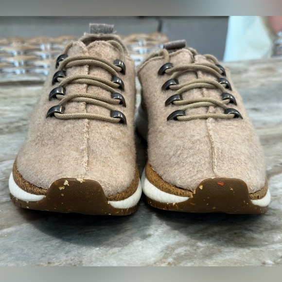 Women’s OTBT Courier Wool Alpaca Sneakers Casual Athletic Tan Beige- Size 6.5 - Picture 8 of 12